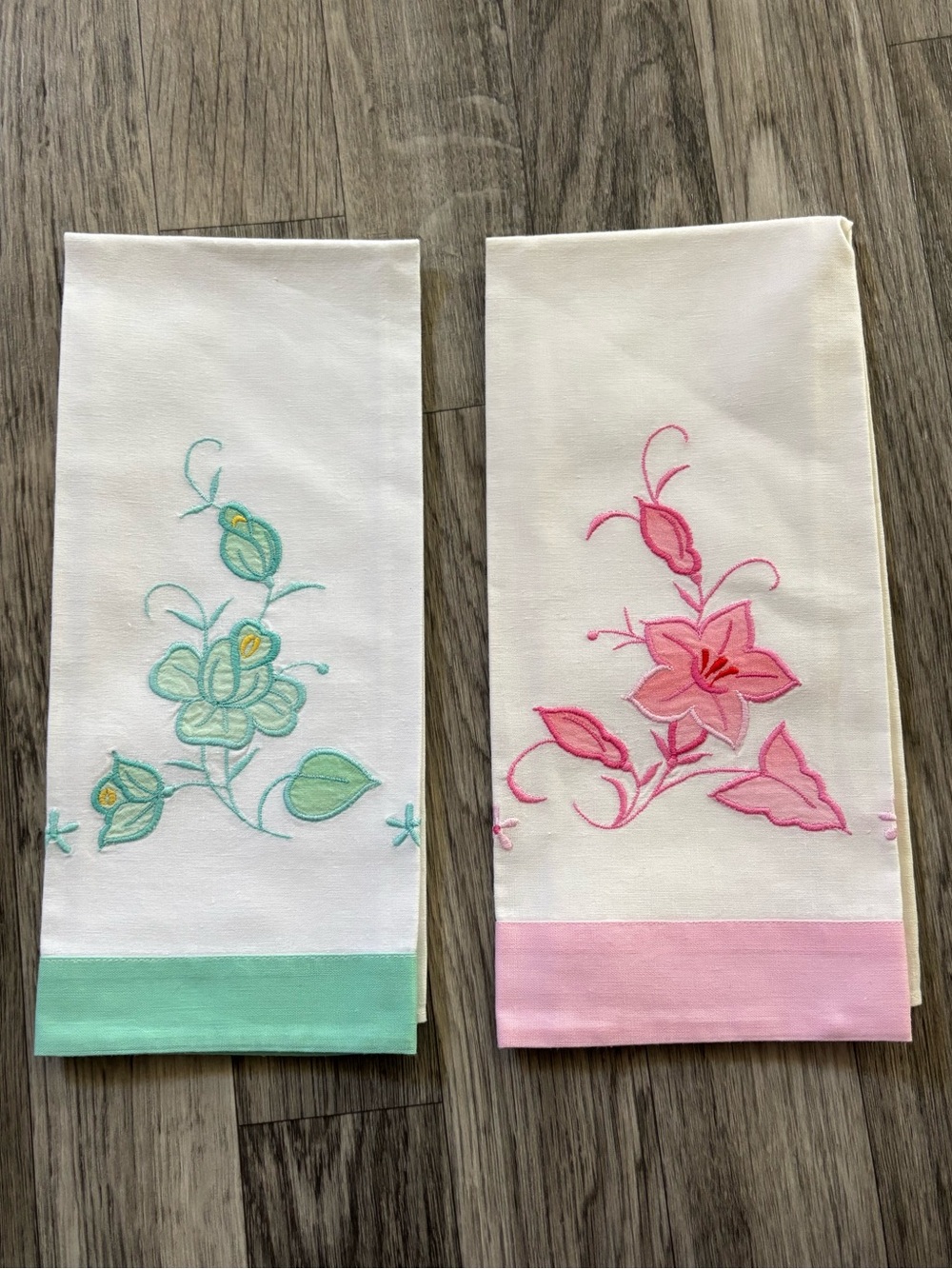 Vintage Floral Embroidered Tea Towels Set of 2 Pink Mint Trim Hand Finger Towels